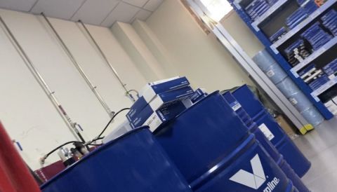 機(jī)油包裝規(guī)格差異大，汽車保養(yǎng)如何不“踩坑”-第2張圖片-鄭州市冠恒貿(mào)易有限公司【官方網(wǎng)站】-車用潤(rùn)滑油服務(wù)專家